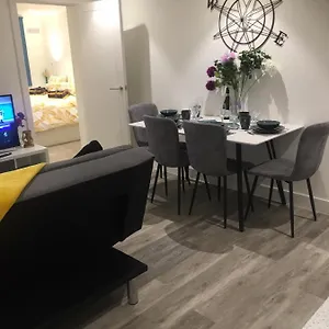  Apartment Stylish Apartment, & Town 2 Min Walk United Kingdom