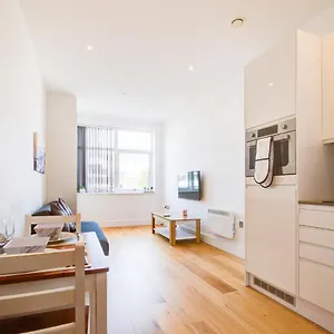  Apartment The Landmark, Lutons Location